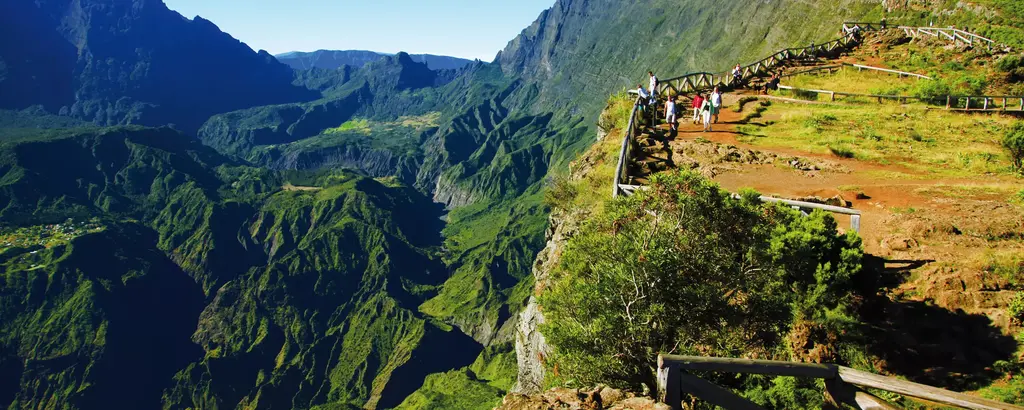 Vue sur Mafate en amoureux depuis le piton Maïdo