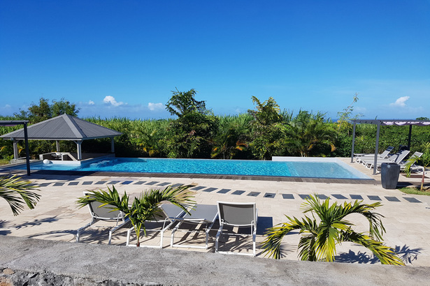 piscine gîtes Couleurs Kfé