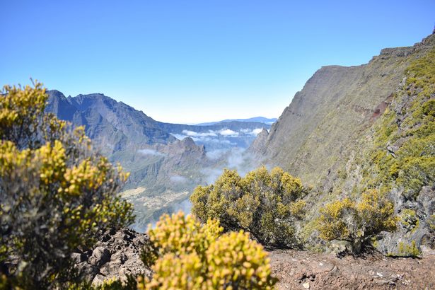 Sentier de Grand Bord avec panoramas sur Mafate et Cilaos